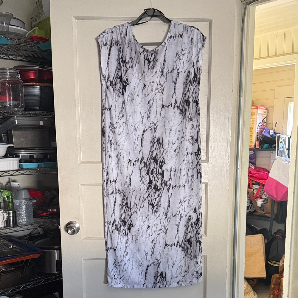 Forever 21 Black and White Marble Maxi Dress